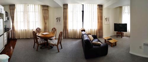 Spacious CBD Art Deco Apartment
