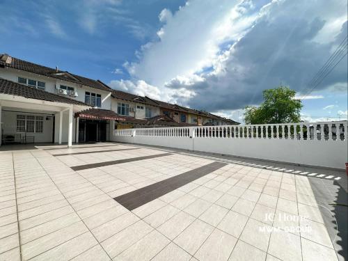 Kempas Family Suites Homestay