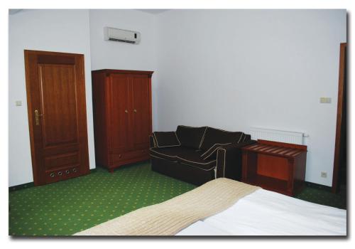 Basic Triple Room