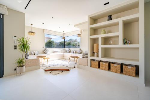 Villa Moderne avec Piscine Privée - Proche de Nice (Villa Moderne avec Piscine Privee - Proche de Nice) in 卡爾羅