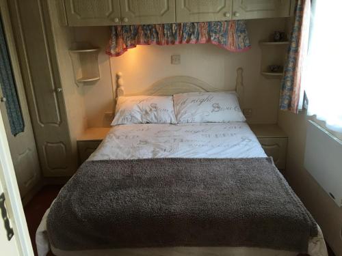 Caravan in Moelfre village, Moelfre (photo 3)