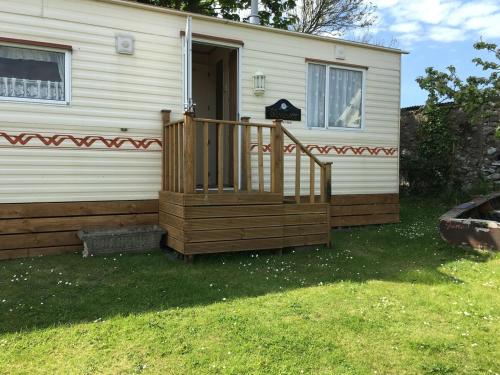 Caravan in Moelfre village, Moelfre (photo 5)