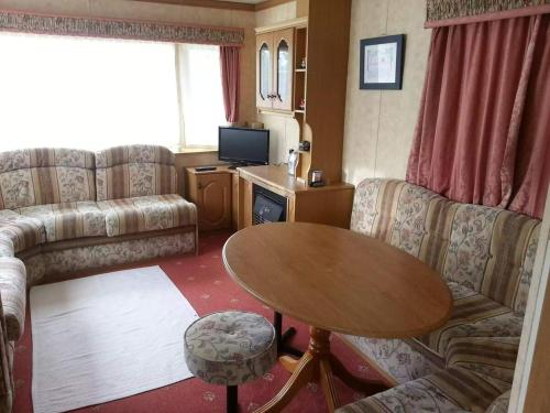 Caravan in Moelfre village, Moelfre (photo 7)