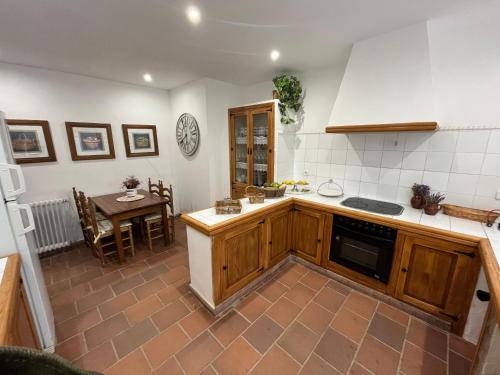 廚房, Villa Mercedes in 阿爾加馬西利亞德卡拉特拉瓦