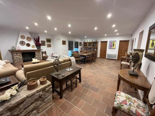 共用Lounge/電視區, Villa Mercedes in 阿爾加馬西利亞德卡拉特拉瓦