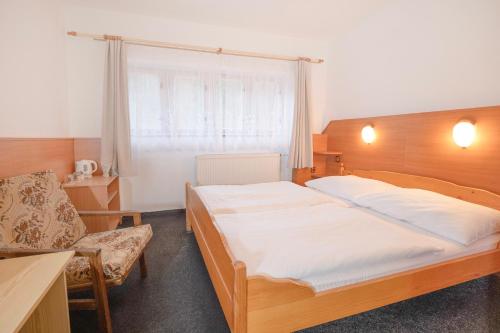 Double or Twin Room image 10