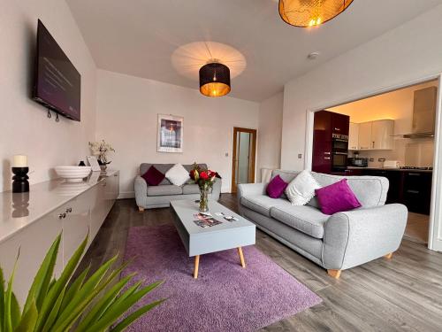 Franks Apt 2 - Outdoor Balconies - Sleeps 8