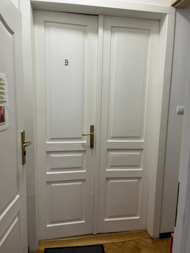Home in Krakow Silvio's Apartments Room Type - 7/1B For 2 to 4 People