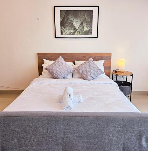 Minimalist Trefoil studio Setia Alam linked bridge to SCCC and SCM for 2-4 pax