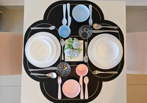 Minimalist Trefoil studio Setia Alam linked bridge to SCCC and SCM for 2-4 pax