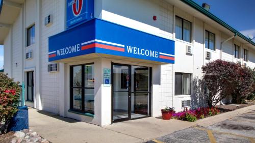 Exterior view, Motel 6 Normal, IL - Bloomington Area in Bloomington (IL)