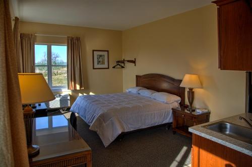 Brinton Hotel & Suites