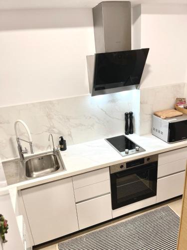 Capital Apartment Tirana, Тирана (фото 10)