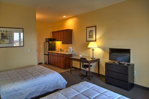 Brinton Hotel & Suites