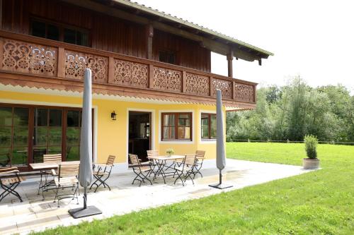 A szálláshely kívülről, VILLA SEEBERG - by "Schloss Gessenberg" luxurious vacation home with lake and mountain views, suitab in Waging Am See