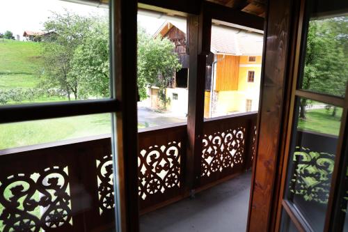 Kert, VILLA SEEBERG - by "Schloss Gessenberg" luxurious vacation home with lake and mountain views, suitab in Waging Am See