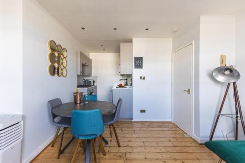 Luxurious 1-Bedroom Flat in Kensington Olympia-W14, Londýn (fotografie 10)