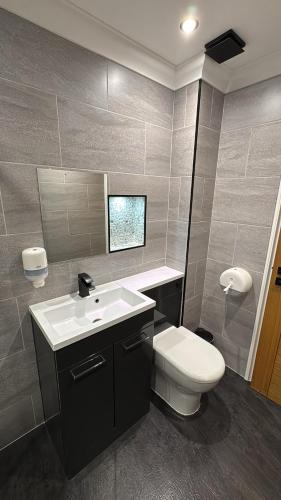 Standard Double Room image 6