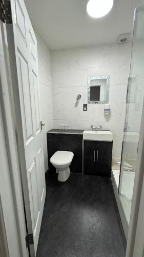Standard Double Room image 8