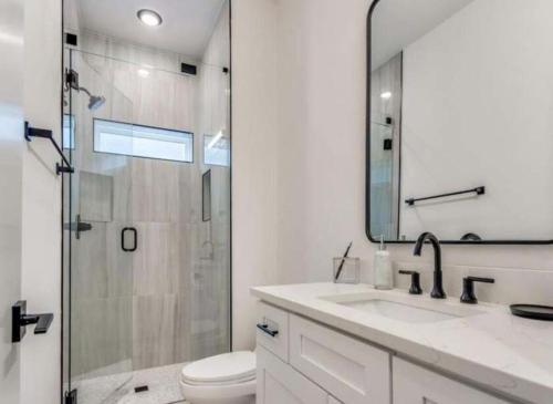 Shower, Muncie U Too at Trinity Grove in West Dallas