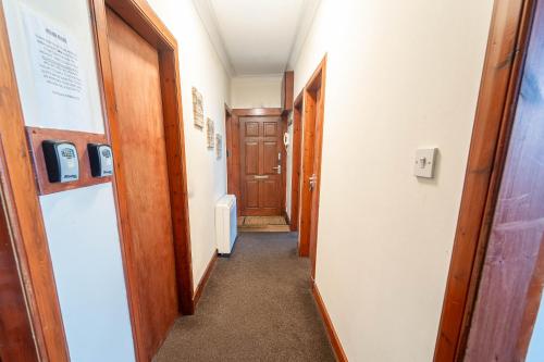 Entrance, Prime location rooms in high street in Fort William