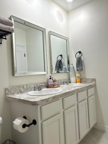 Paradise - Near hospital, grocery and Disney attraction room in a house in Davenport, USA