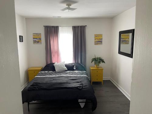 Everything you need - 1 BR 1 BA WIFI SMART TV QN Bed Coffee Everything you need - 1 BR 1 BA WIFI SMART TV QN Bed Coffee