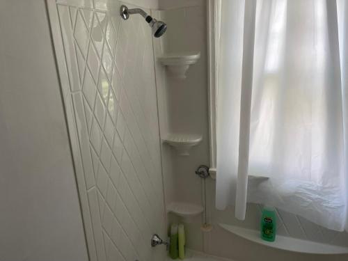 Everything you need - 1 BR 1 BA WIFI SMART TV QN Bed Coffee Everything you need - 1 BR 1 BA WIFI SMART TV QN Bed Coffee