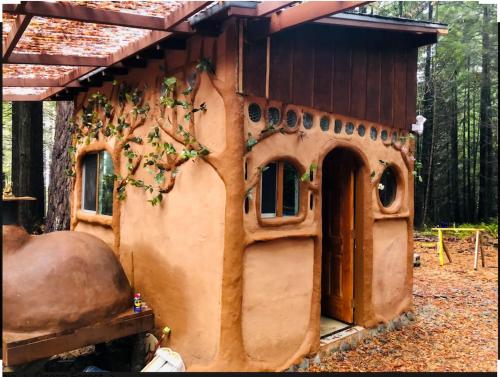 Ocean Forest Bungalows- Deluxe Glamping in Cleone (CA)