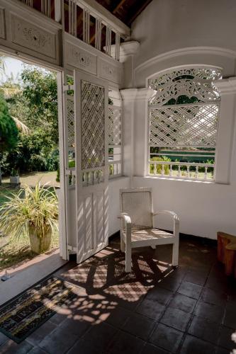 Colonial Bungalow - image 2