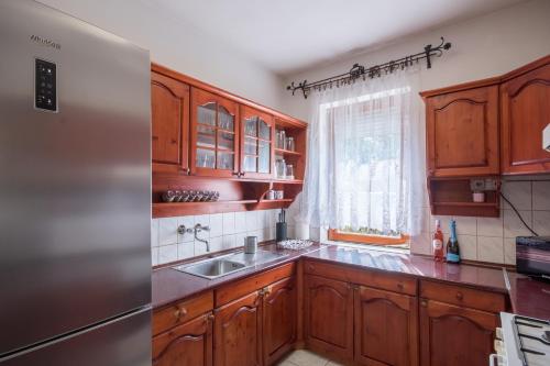 ห้องครัว, Napsugár Vendégház (Napsugar Vendeghaz) in โปรอสซโล่