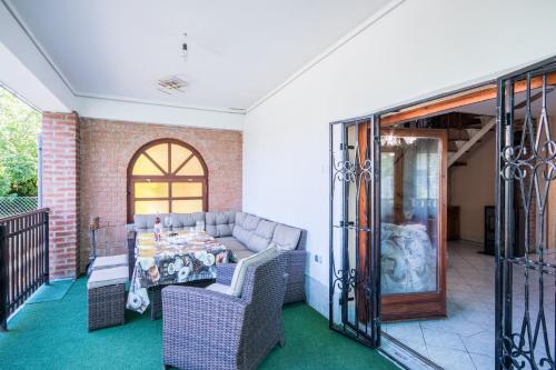 ระเบียง/ชานเรือน, Napsugár Vendégház (Napsugar Vendeghaz) in โปรอสซโล่