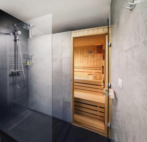 2 bedrooms, 4 beds
