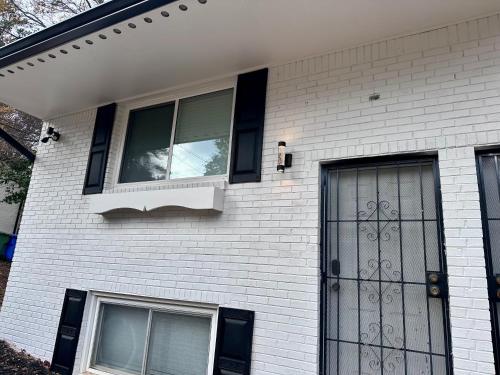 Modern 2BR Stylish Retreat Unit A Upstairs in Fulton Country Airport