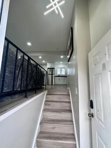 Modern 2BR Stylish Retreat Unit A Upstairs in Fulton Country Airport