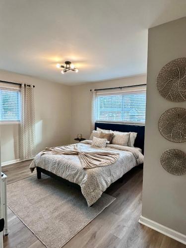 Modern 2BR Stylish Retreat Unit A Upstairs in Fulton Country Airport