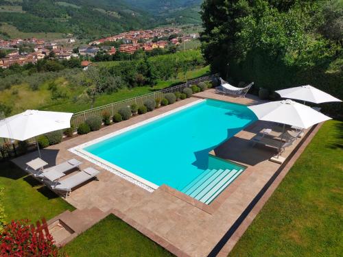 Casa Michelangelo con piscina privata in Вони Чіуфена
