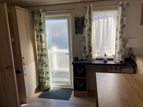 Iekārtas, 2 Bed Static Caravan sleeps 6 Saxmunham in Rendham