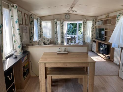 Iekārtas, 2 Bed Static Caravan sleeps 6 Saxmunham in Rendham
