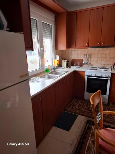Garden House - 80 m2- Rustic Apartment in 埃萊夫塞魯波利