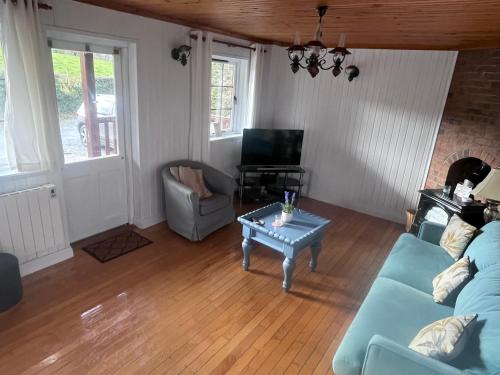 Cosy Lakeside Chalet With Option to add Private Hot Tub