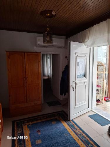 Garden House - 80 m2- Rustic Apartment in 埃萊夫塞魯波利