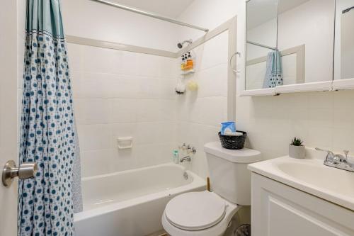 Comfortable 2 Bedroom Near Downtown Atl Sleeps 7 Free Parking in Atlanta, USA