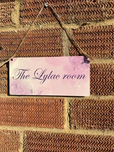 บริการและสิ่งอำนวยความสะดวก, The Lylac Room in อีเวสชาม