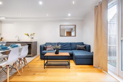London Eye ,split level and private patio and AC, Londyn (zdjęcie 7)