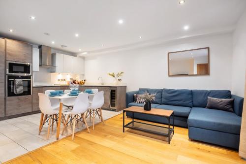 London Eye ,split level and private patio and AC, Londyn (zdjęcie 6)