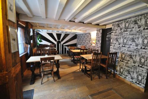 The Longboat Inn - image 11