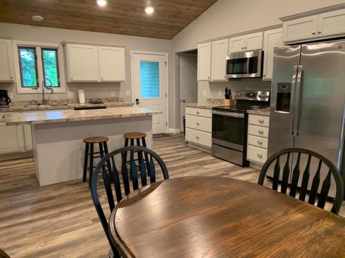 The Sansa Suite at Brants Apple Orchard in Edgewood (OH)