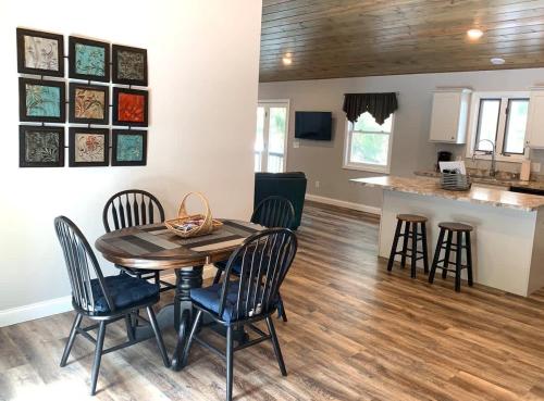 The Sansa Suite at Brants Apple Orchard in Edgewood (OH)