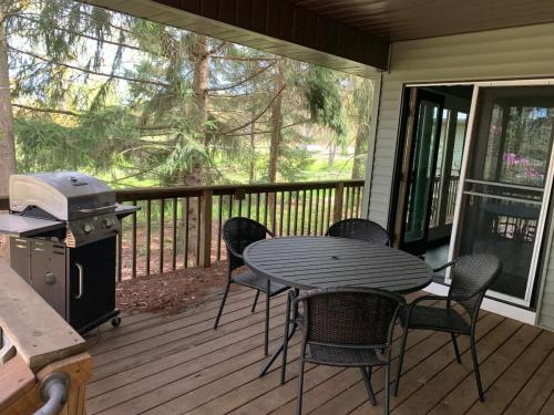 The Sansa Suite at Brants Apple Orchard in Edgewood (OH)